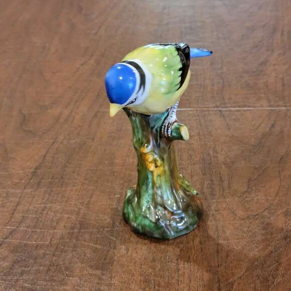 Vintage Tuscan Blue Cap Female Yellow Bird Figurine England 5.25". - Picture 10 of 16